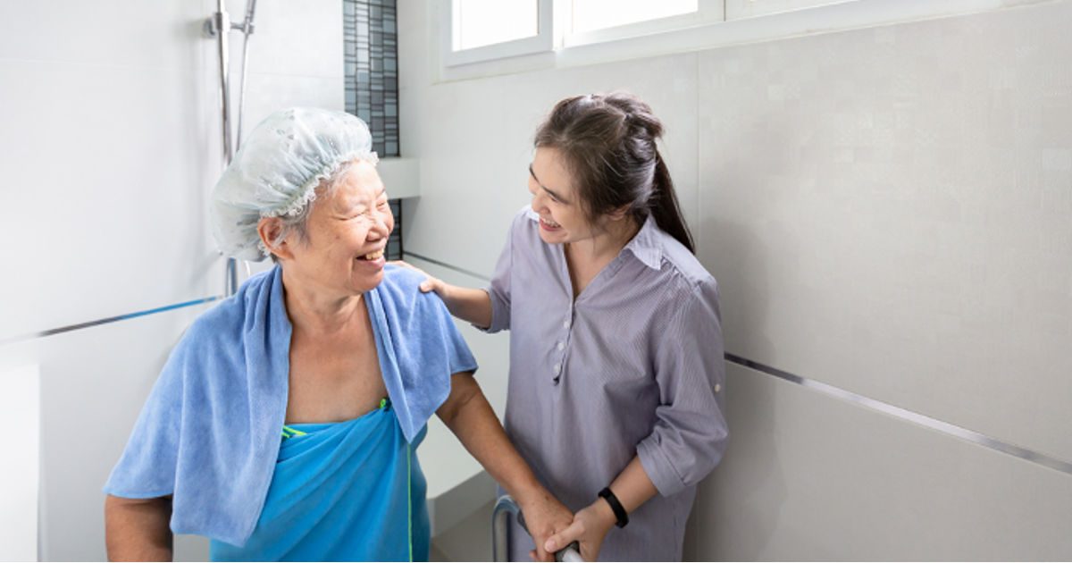What to do if your elderly parent refuses to bathe