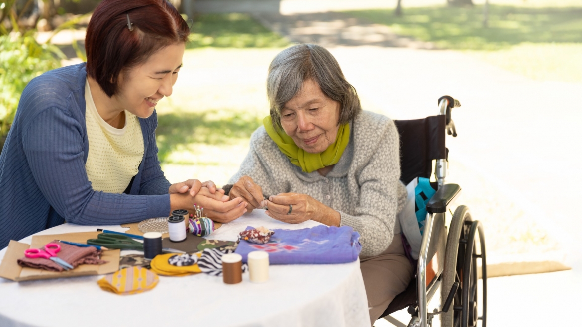 19 Activities for Seniors with Dementia