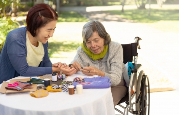 19 Best Activities for Seniors with Dementia