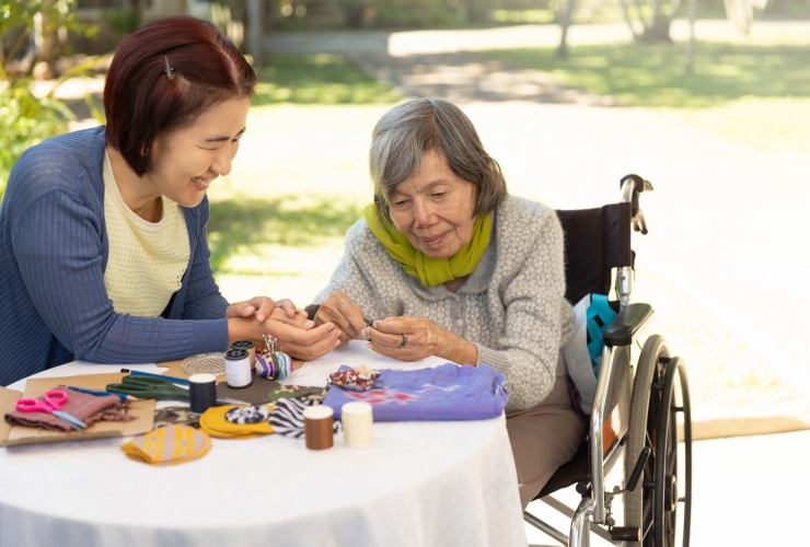 19 Best Activities for Seniors with Dementia