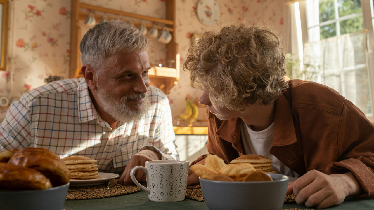 Should Seniors Be Eating Snacks?