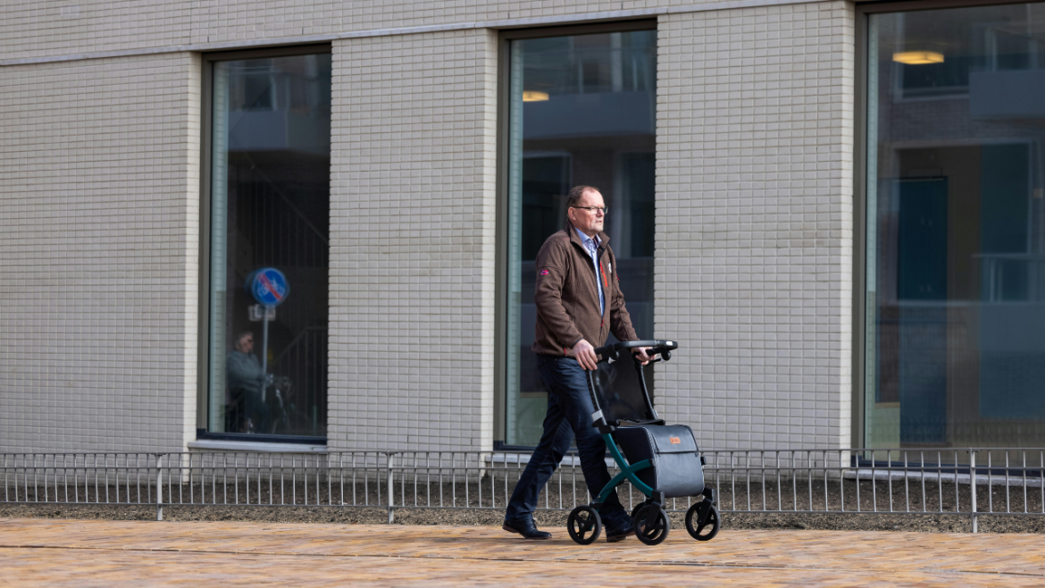 What Is The Difference In Walkers, Rollators, & Standing Walkers?