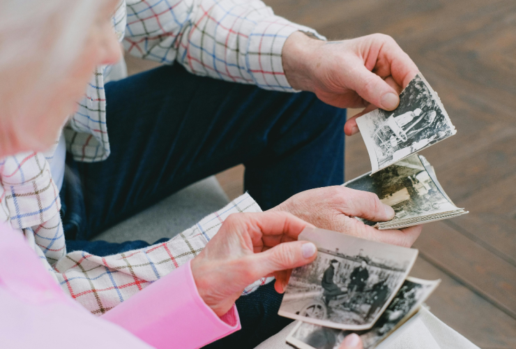 Why Scrapbooks Are Great Emotional Support For Seniors