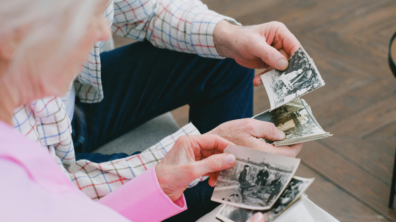 Why Scrapbooks Are Great Emotional Support For Seniors