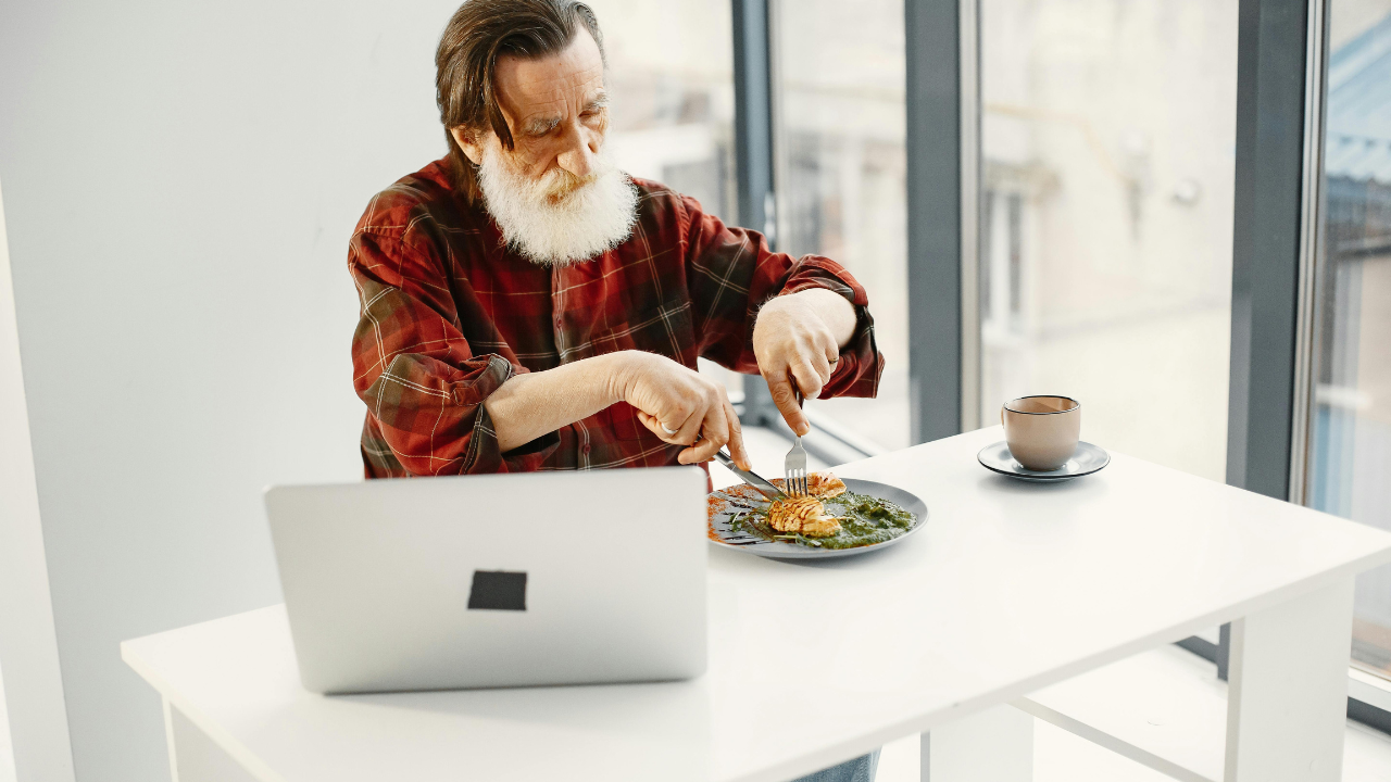 How Many Meals Should A Senior Eat In A Day?
