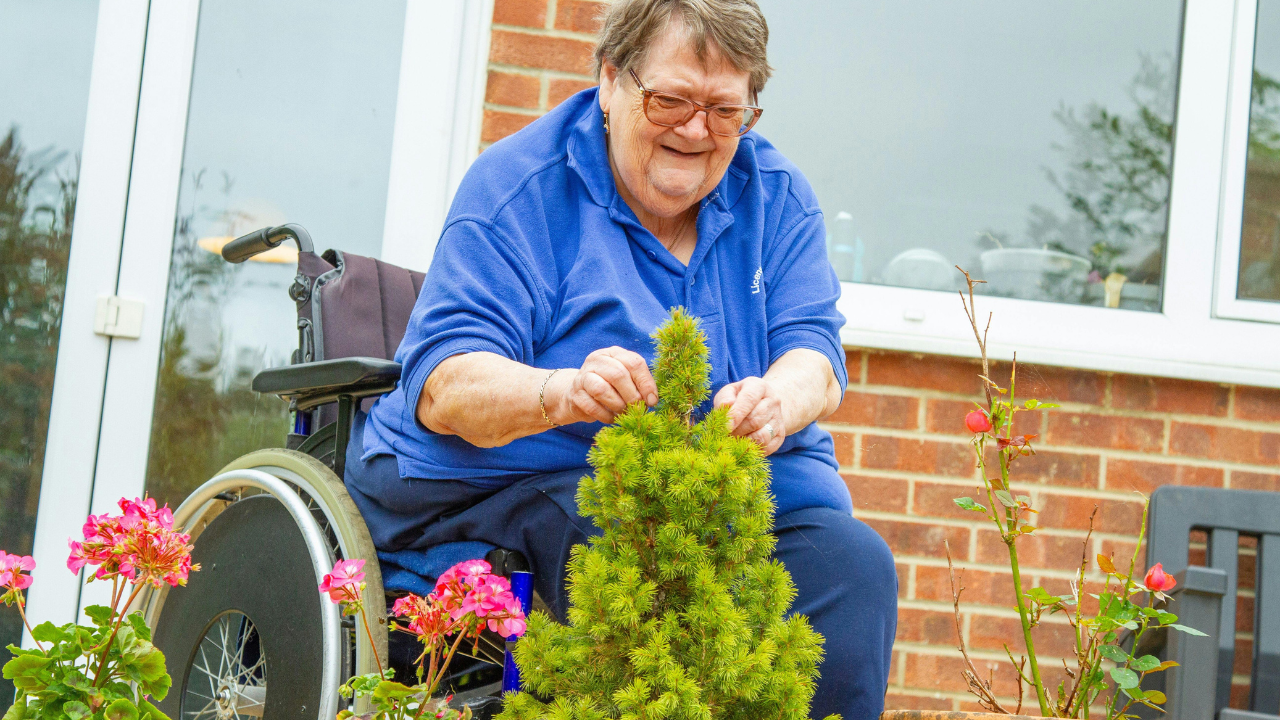 How To Help Seniors Through Allergy Season