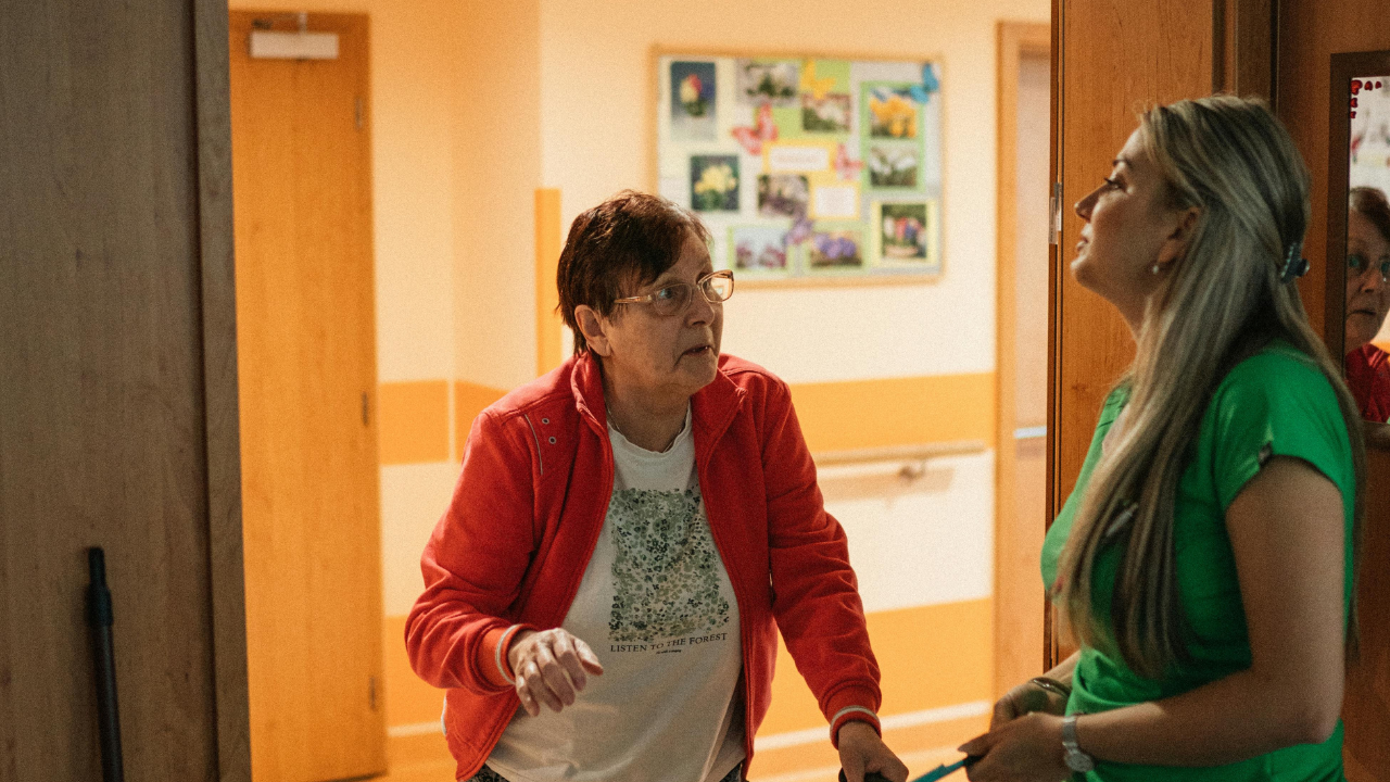 How To Help Seniors Who Struggle To Walk