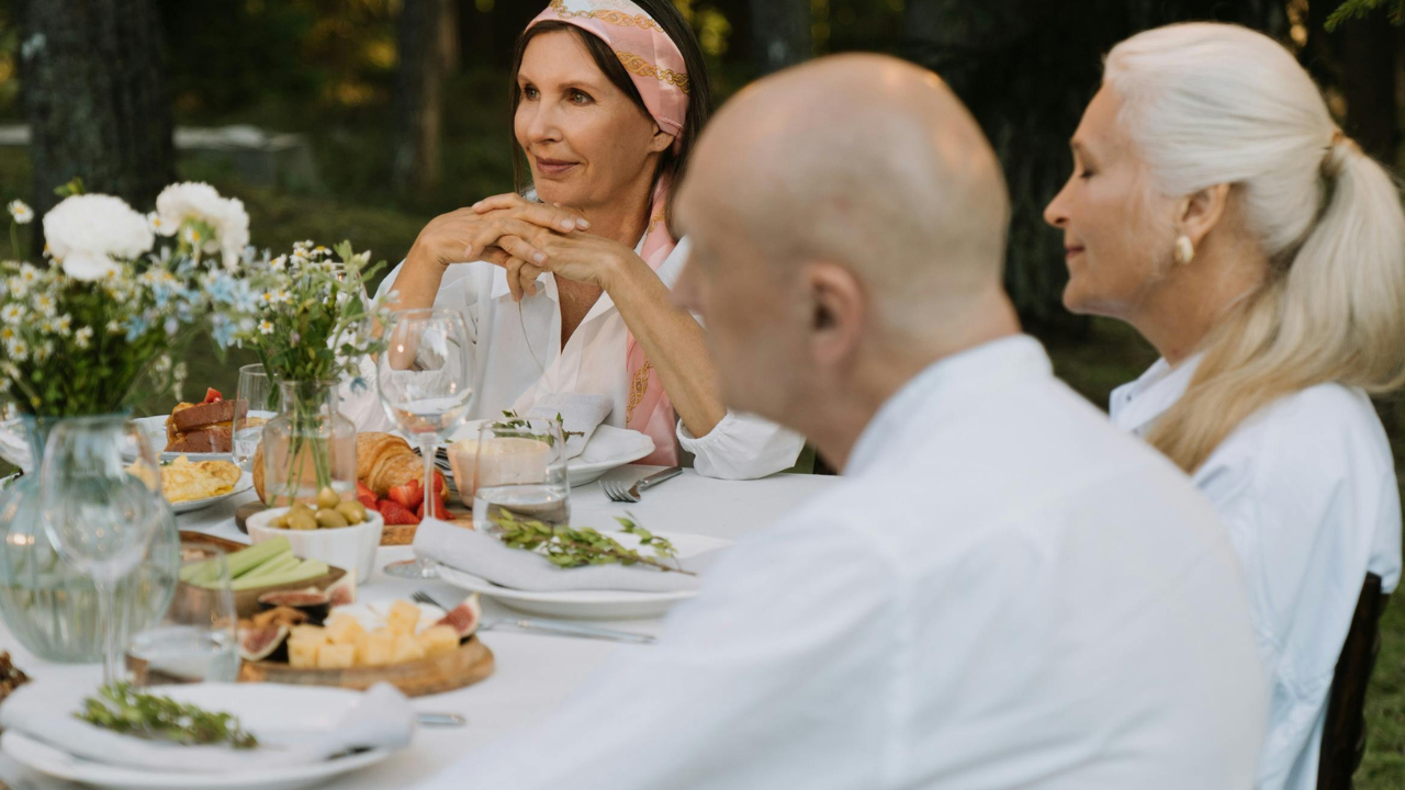 What Are The Do's And Don'ts When Communicating To Seniors?